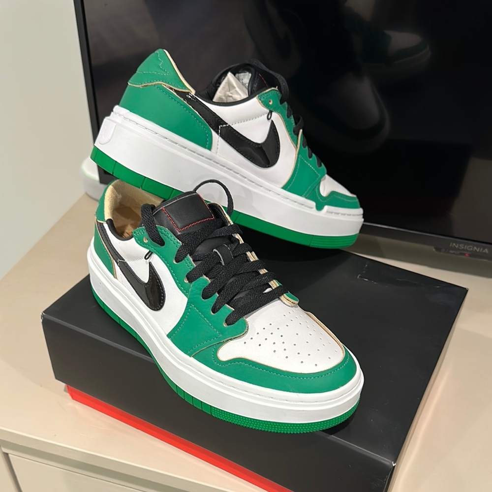 W AIR JORDAN 1 ELEVATE LOW Green and White Sneakers